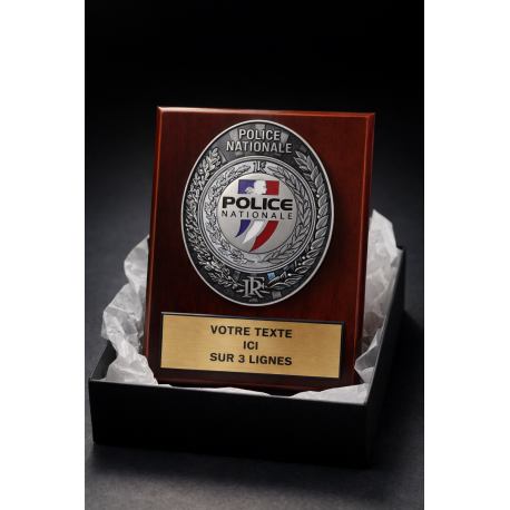 Plaque de ceinture Police Nationale sur présentoir bois avec plaquette personnalisée Produits Personnalisables PCESBP3GProdui...